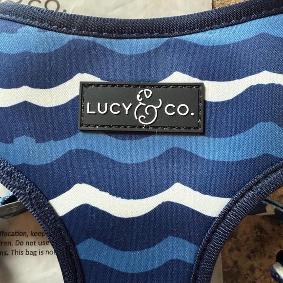 🦮 Lucy & Co. Ocean Wave/Shark Reversible Harness - Picture 2 of 6